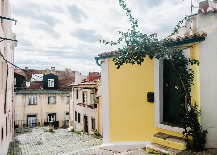 Cozy Yellow House Bairro Alto