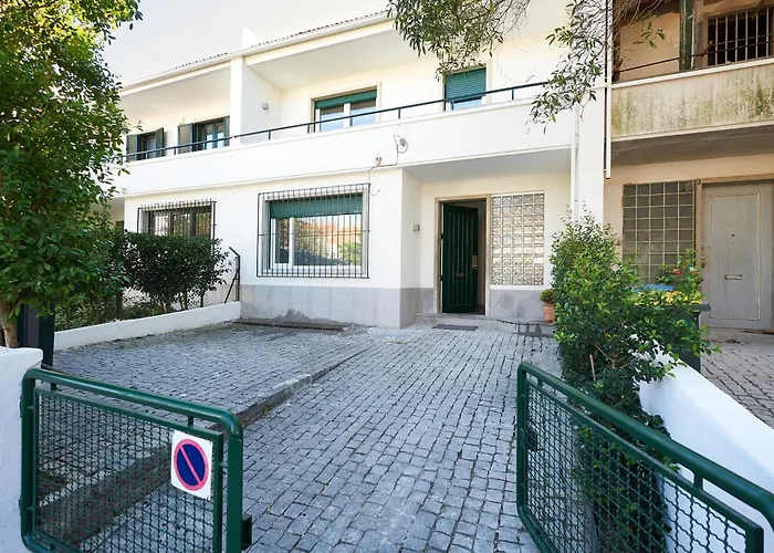 Lisbon Casa Da Clementina - A Serene Garden Stay