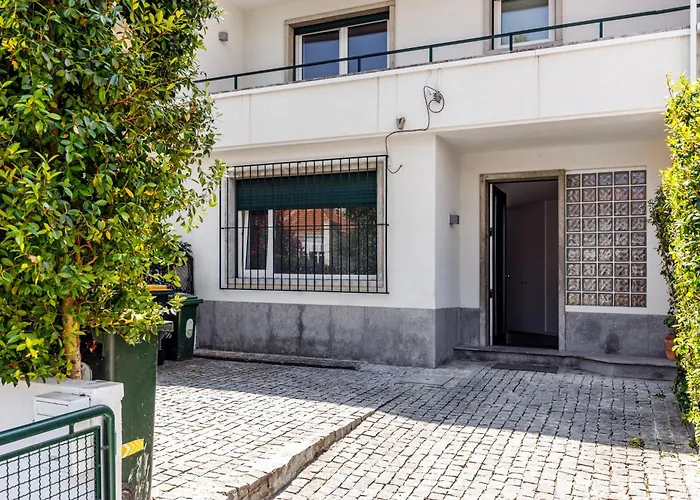 Lisbon Casa Da Clementina - A Serene Garden Stay